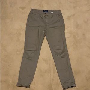 Women’s beige American Eagle khakis